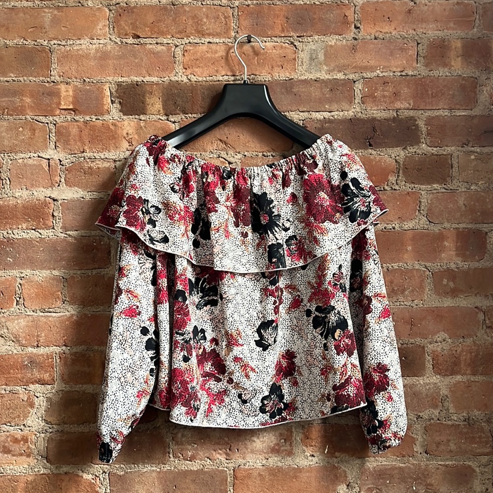 Aritzia (Wilfred) Off the shoulder Top